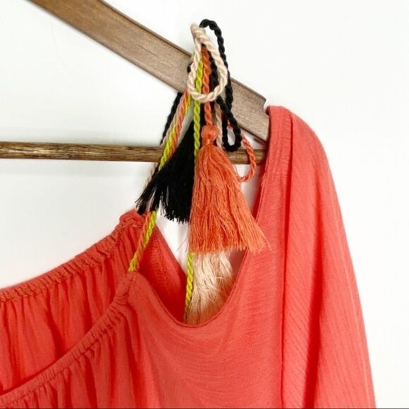 Cupcakes and Cashmere Bettie Cold Shoulder Top - Picture 5 of 14